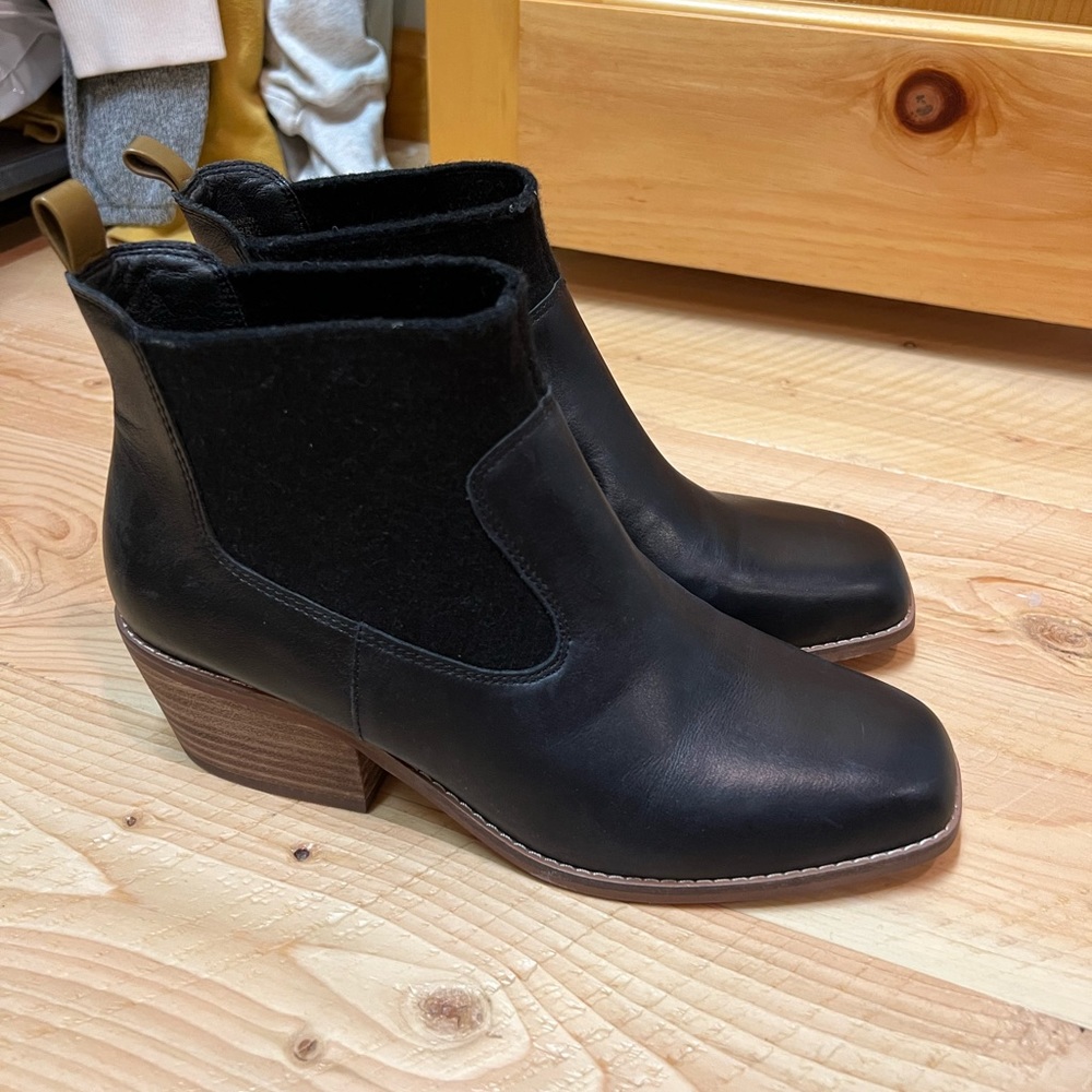 NWOT Crown Vintage bootie